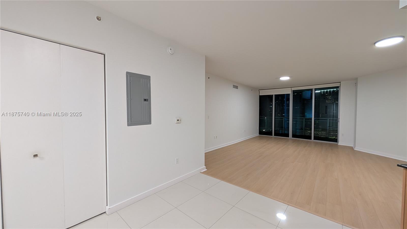 350 South Miami Avenue, Unit 1901 Miami, FL 33130 - Photo 12 of 81 a view of an empty room with a window