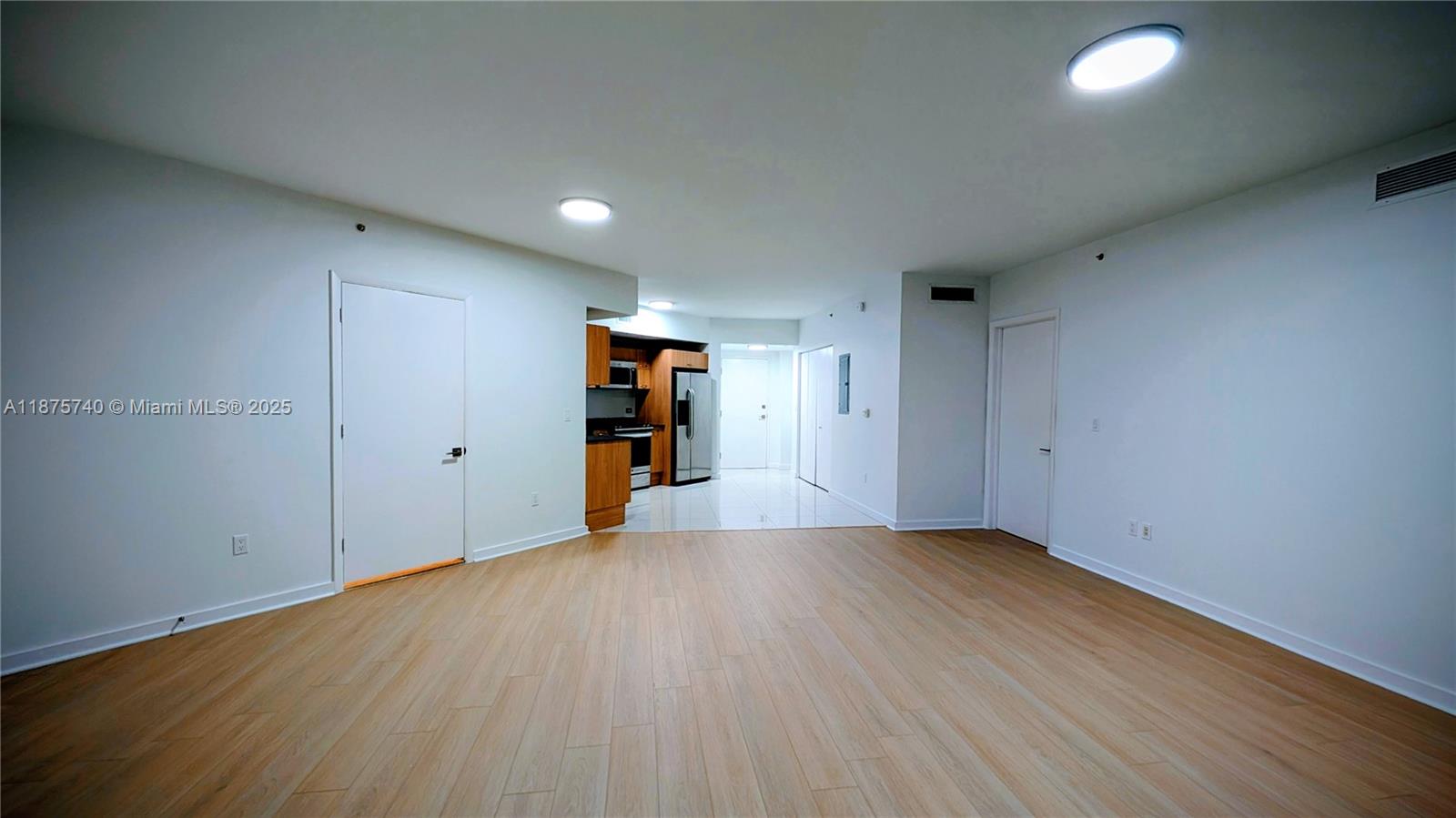 350 South Miami Avenue, Unit 1901 Miami, FL 33130 - Photo 15 of 81 a view of empty room with wooden floor