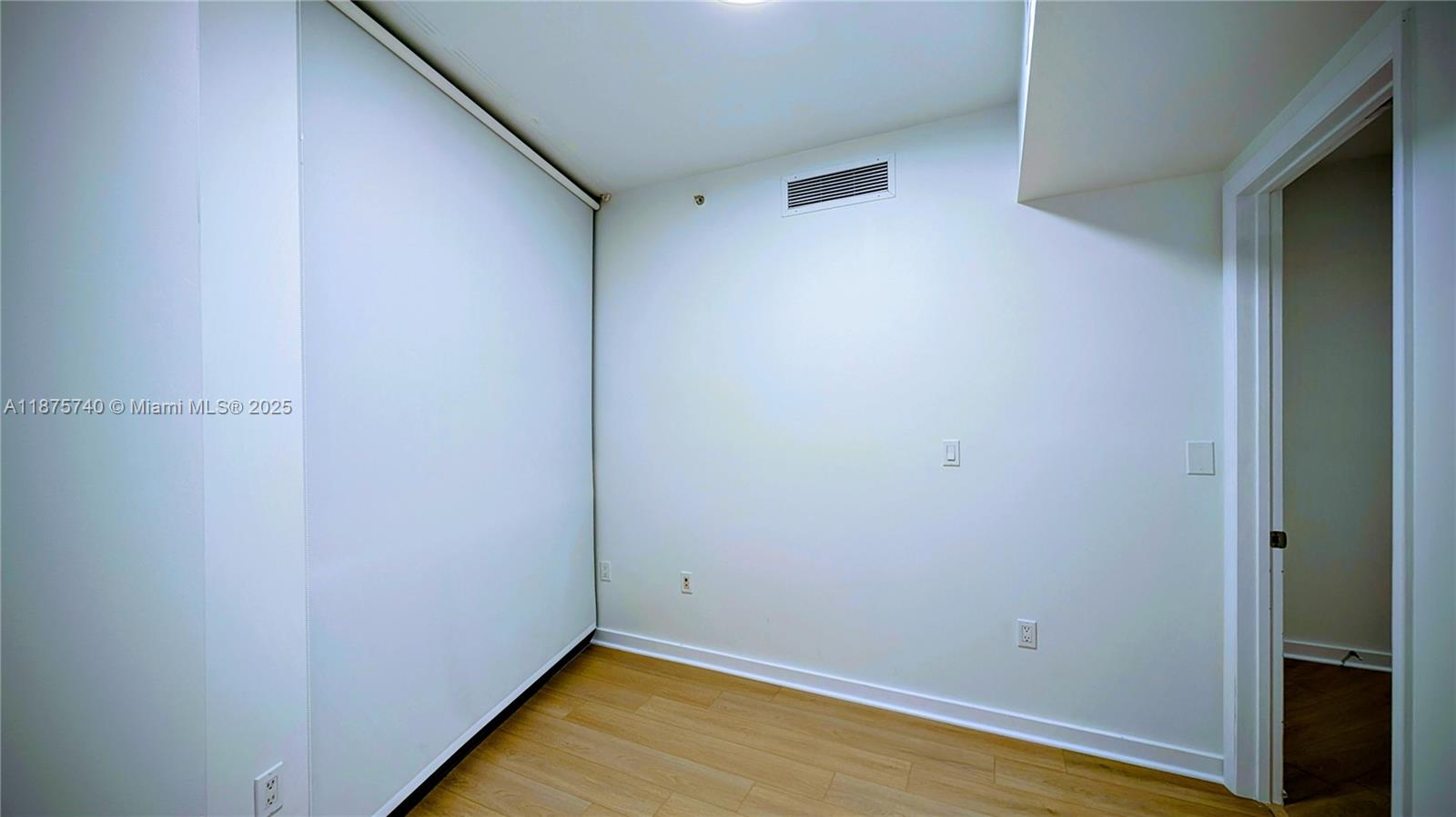 350 South Miami Avenue, Unit 1901 Miami, FL 33130 - Photo 39 of 81 a view of room with wooden floor