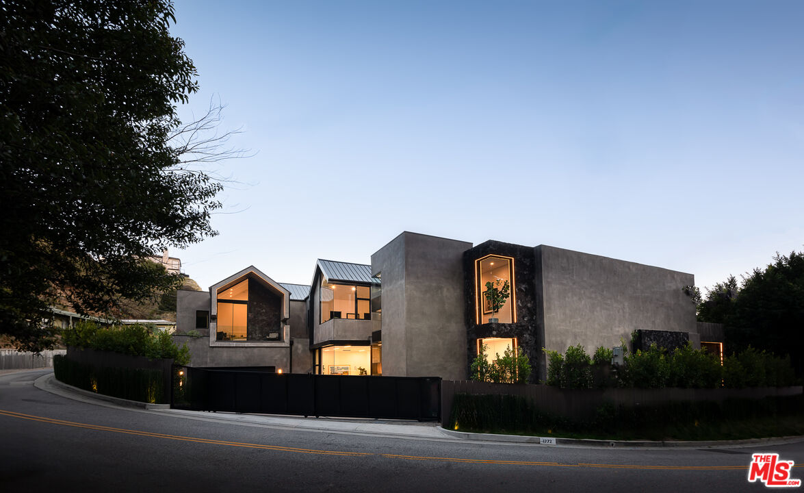 1766 North North Crescent Hts Blvd  