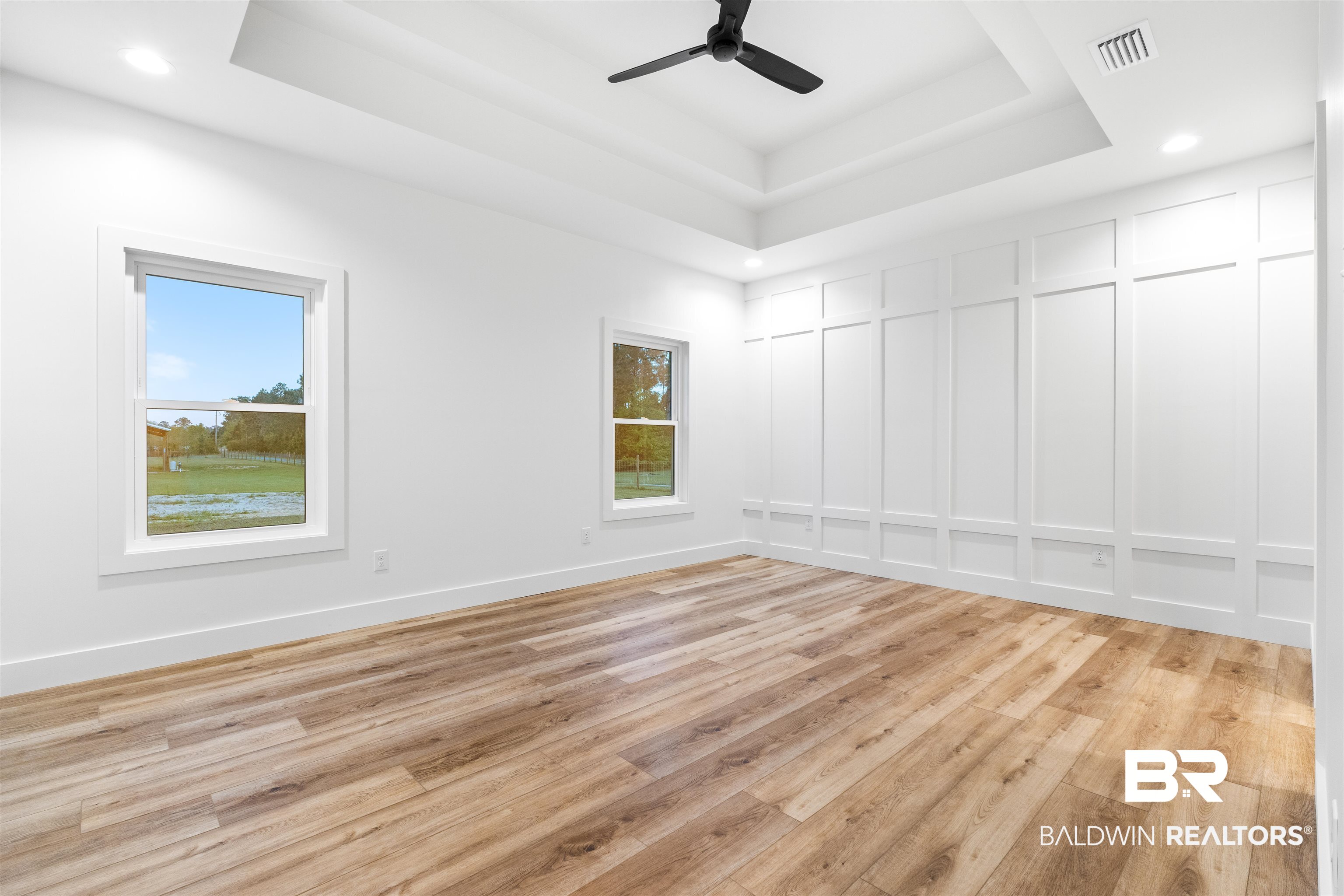 28310 Comstock Road Elberta, AL 36530 - Photo 44 of 60 Primary with Accent Wall