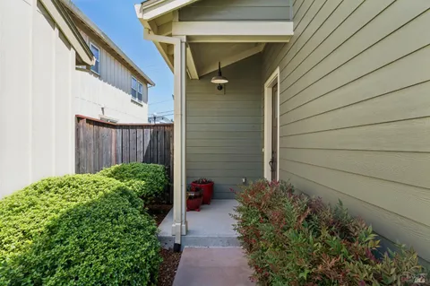 $825,000 | 117 Grayson Way, Healdsburg, CA 95448