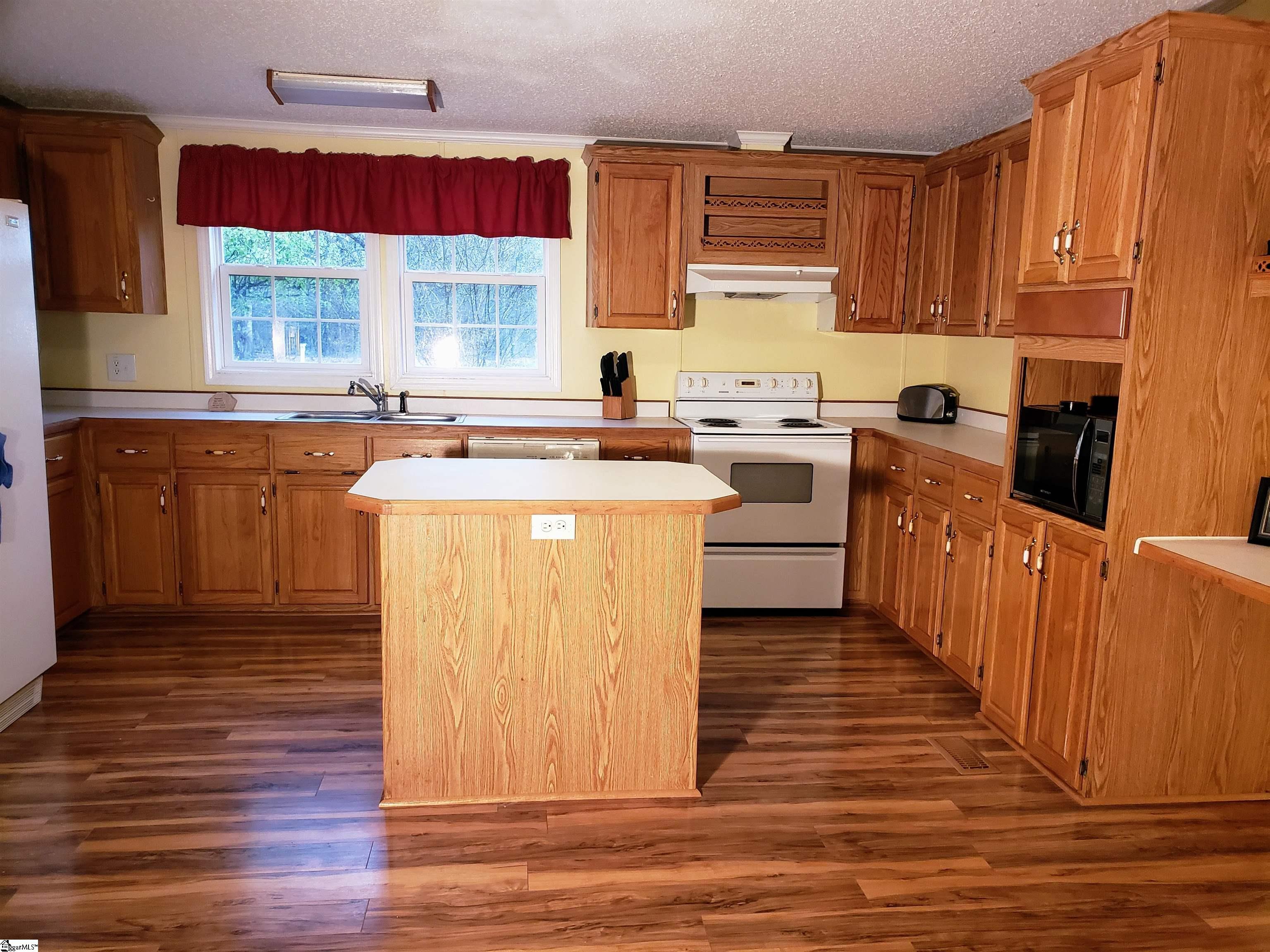 419 Nash Mill Road Fountain Inn, SC 29644 - Photo 7 of 25