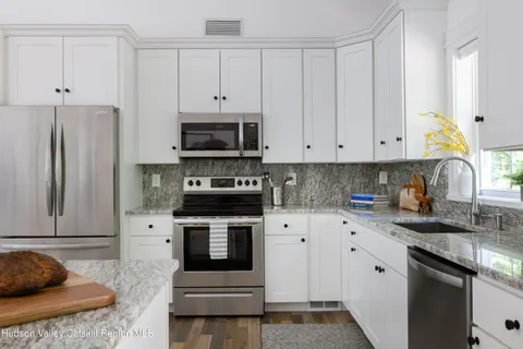 $825,000 | 25 Maple Hill Ridge, Red Hook, NY 12571
