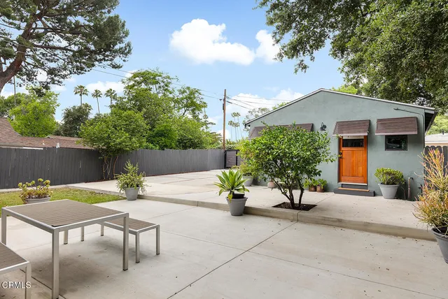 a view of a backyard with sitting area and furniture
