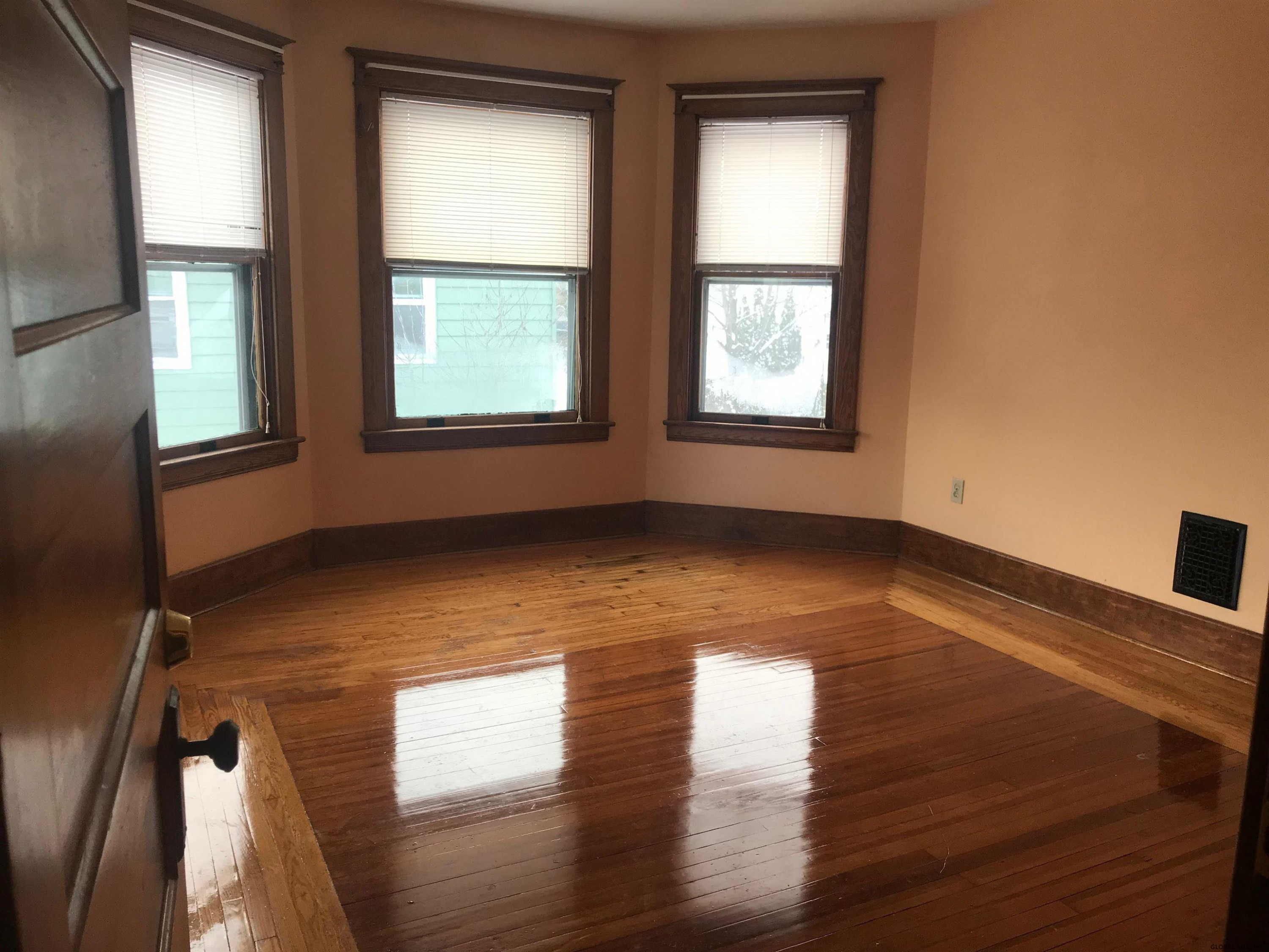 31 Vley Road Scotia, NY 12302 - Photo 4 of 28 Photo 4