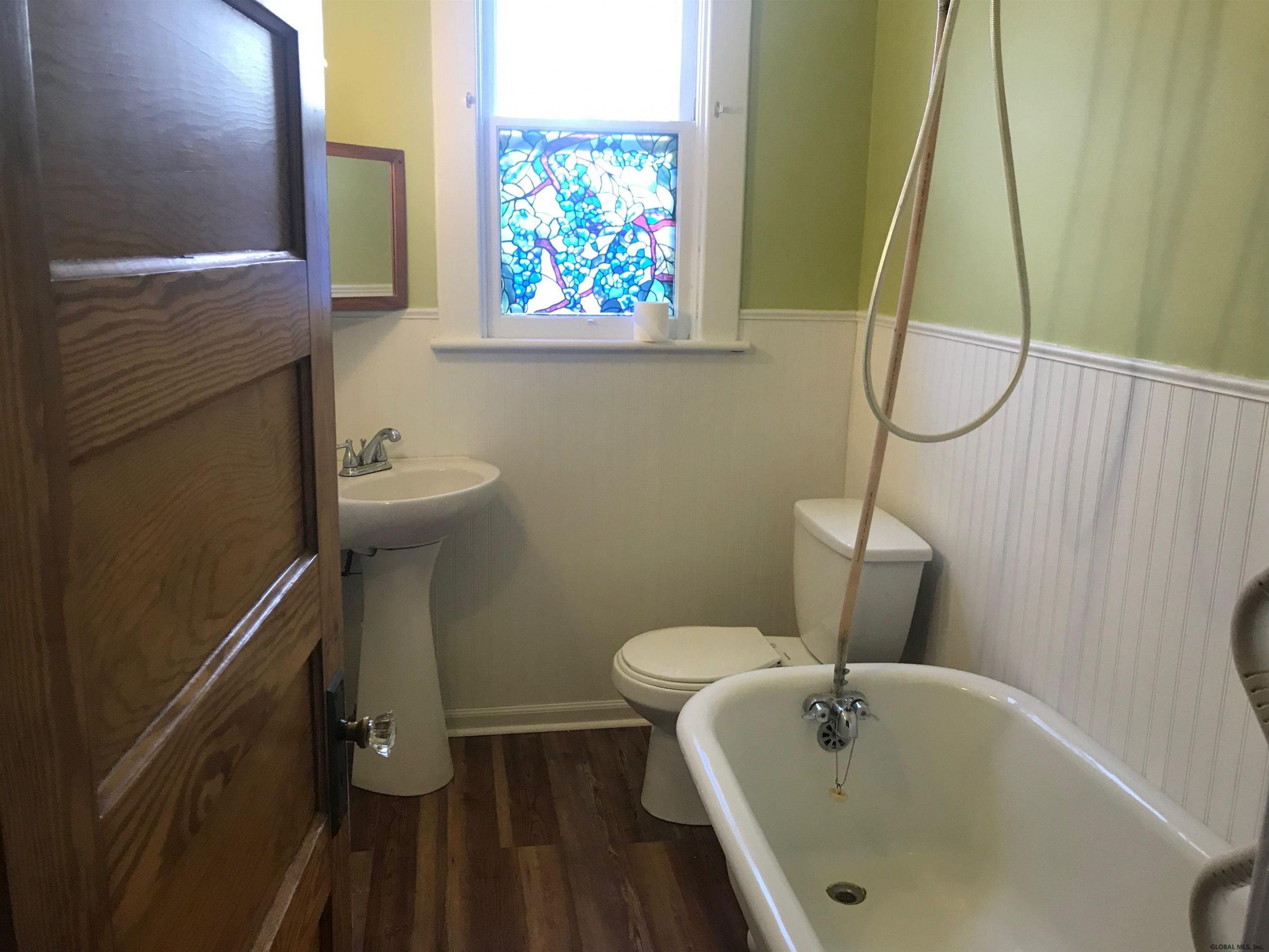 31 Vley Road Scotia, NY 12302 - Photo 5 of 28 Photo 5