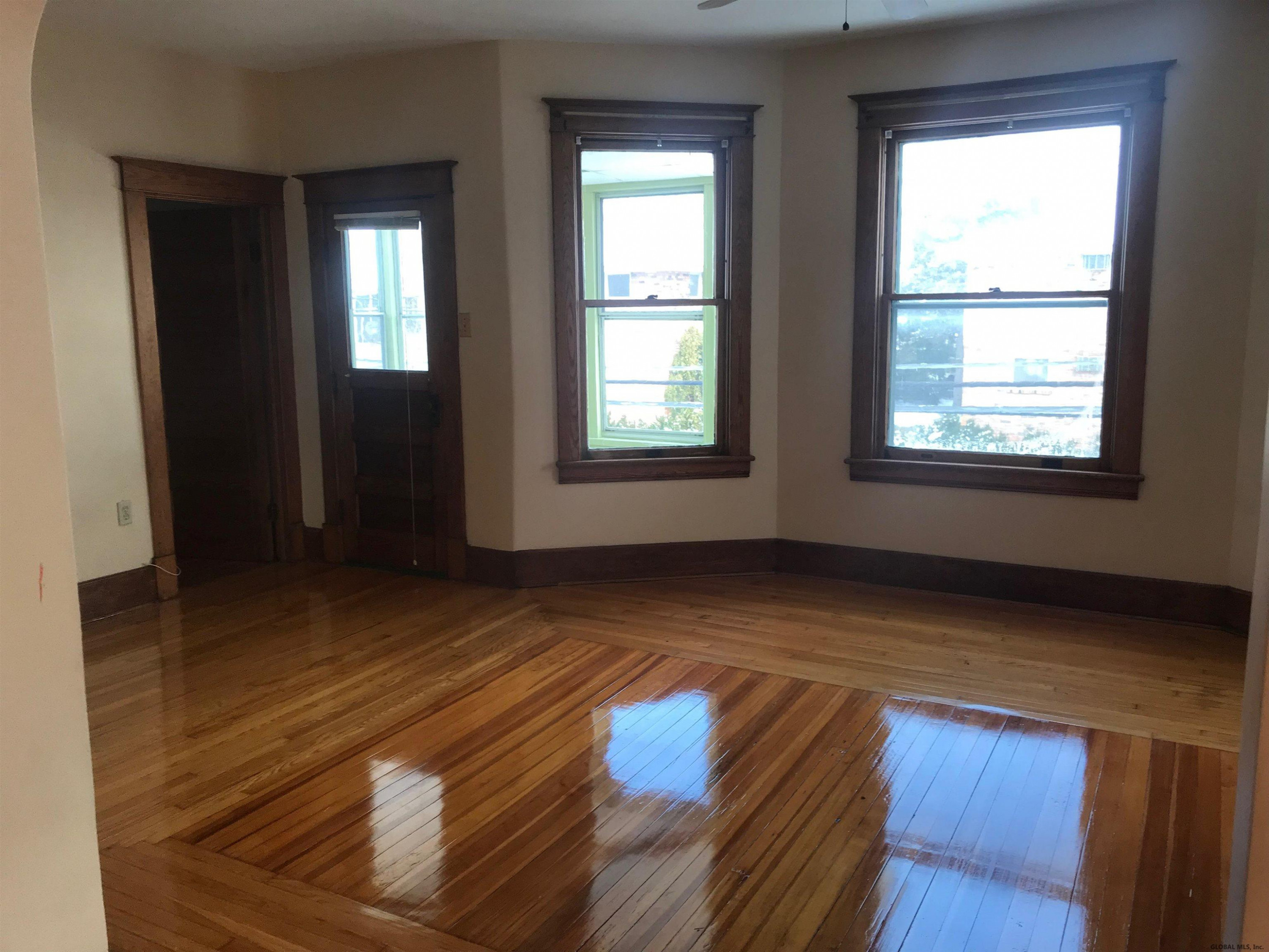 31 Vley Road Scotia, NY 12302 - Photo 7 of 28 Photo 7