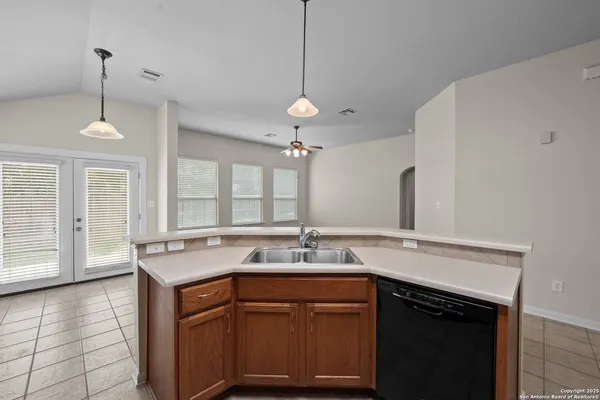 $1,900 | 132 Niemietz Cove, Cibolo, TX 78108