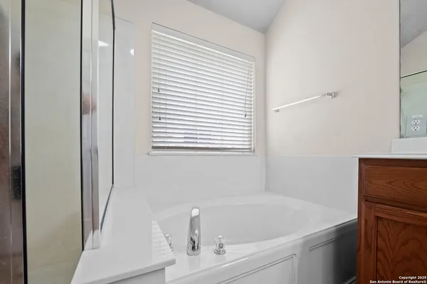 $1,900 | 132 Niemietz Cove, Cibolo, TX 78108