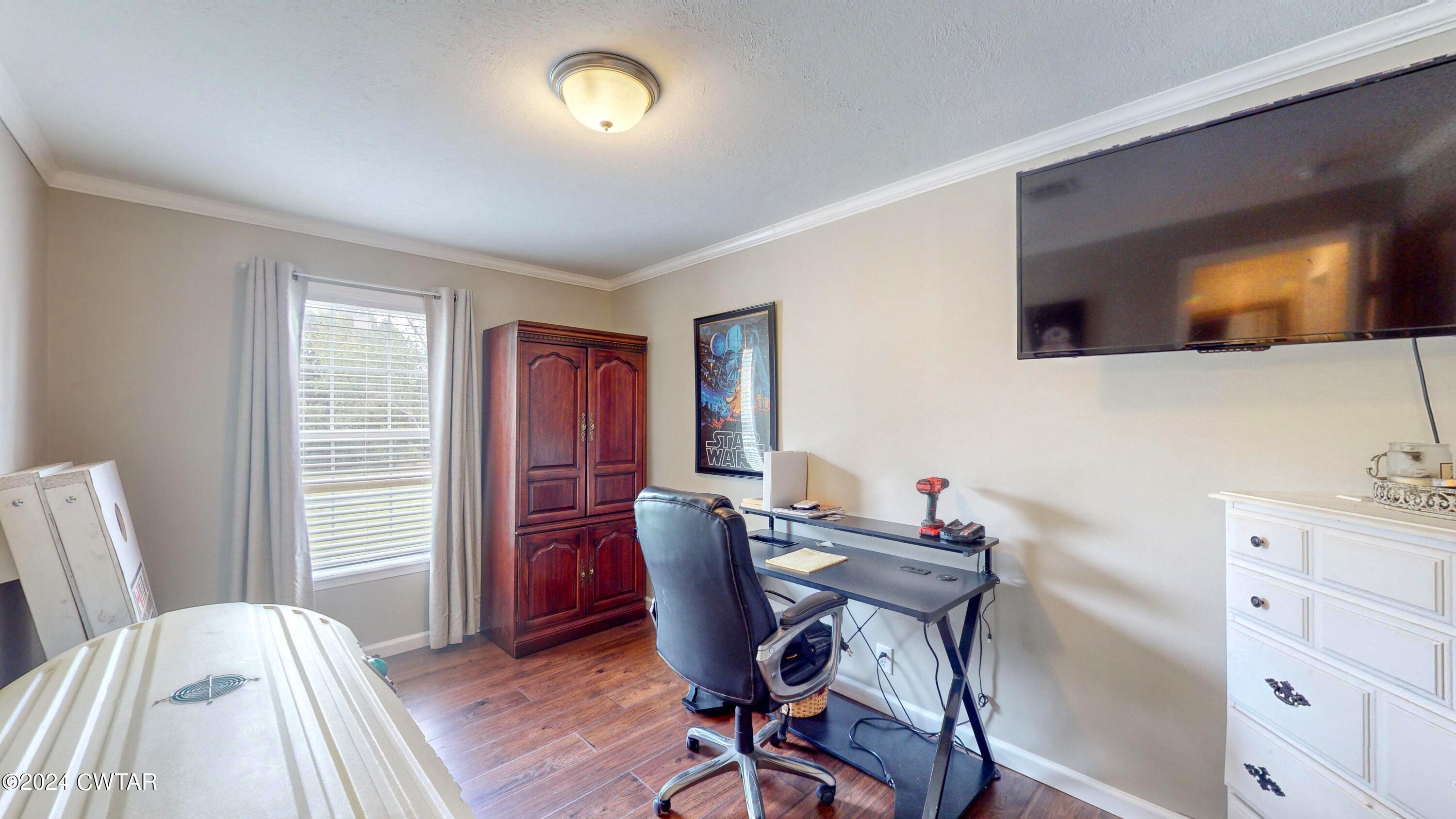 32 Jim Jackson Road Humboldt, TN 38343 - Photo 23 of 35 a workspace with furniture and wooden floor