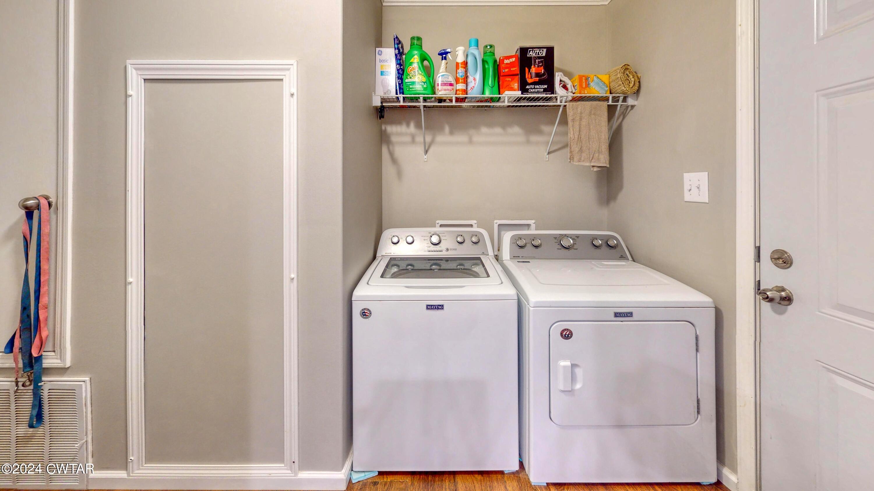 32 Jim Jackson Road Humboldt, TN 38343 - Photo 29 of 35 a utility room with dryer and washer