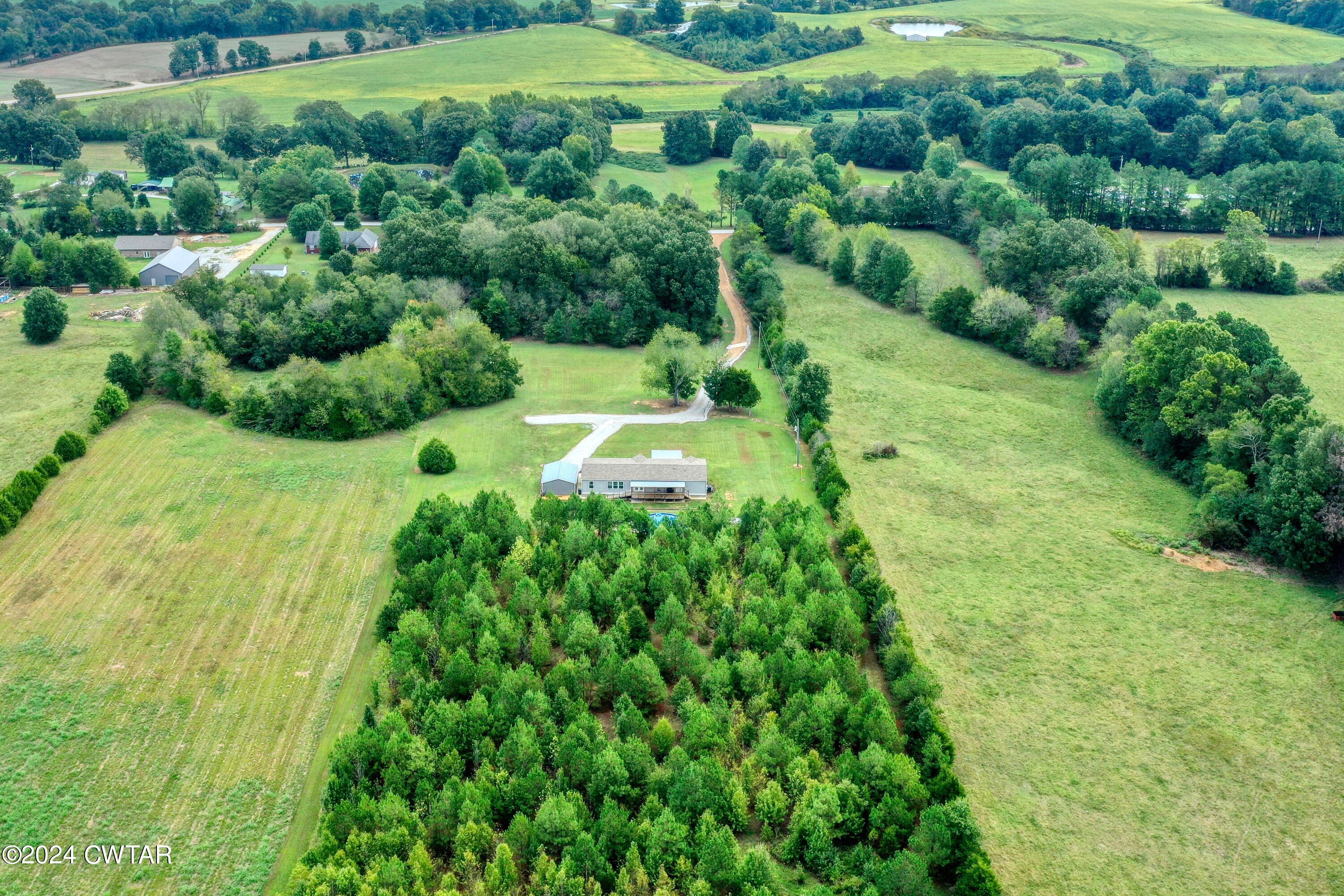 32 Jim Jackson Road Humboldt, TN 38343 - Photo 34 of 35 a view of a garden with a building