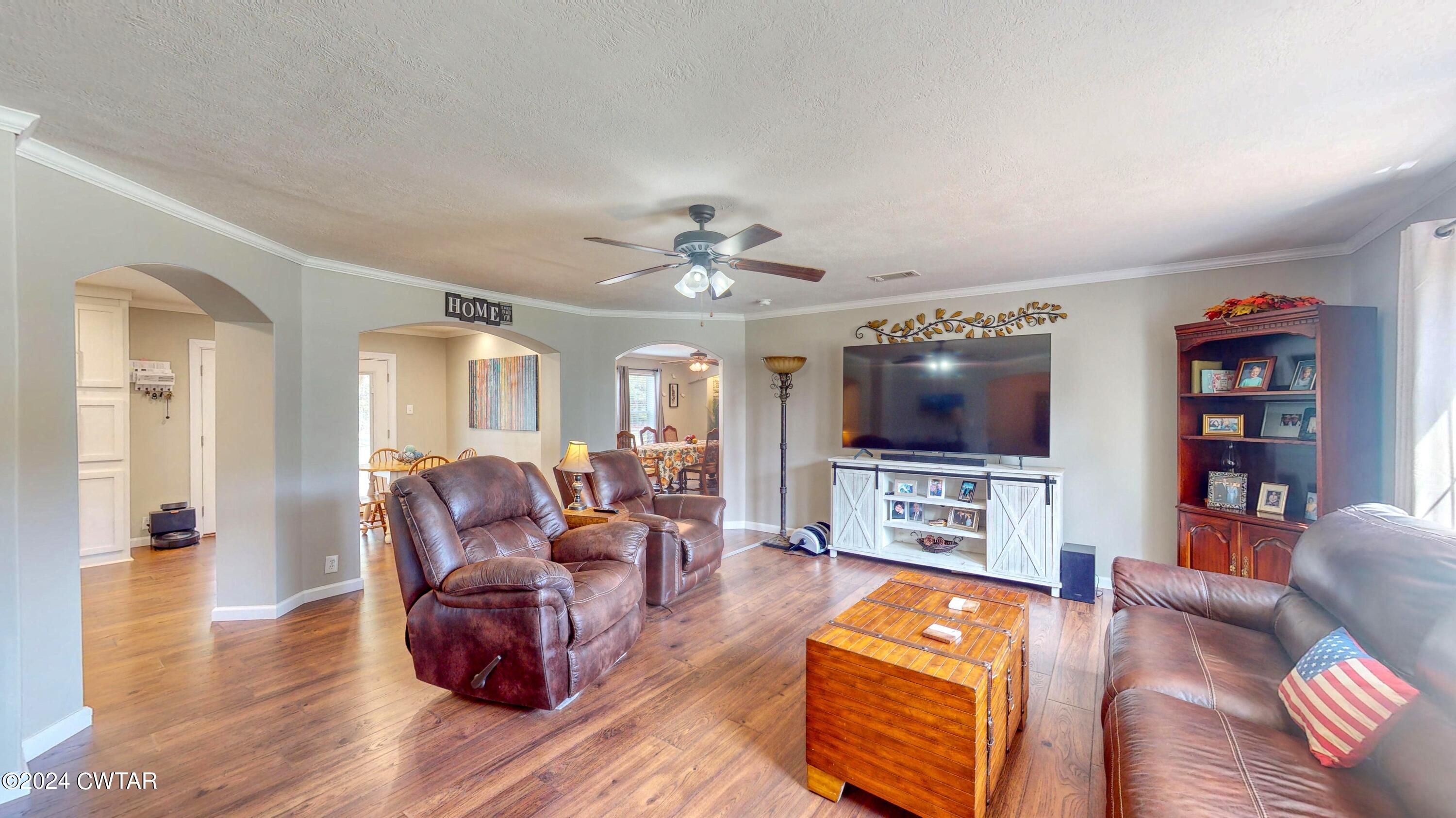 32 Jim Jackson Road Humboldt, TN 38343 - Photo 8 of 35 a living room with furniture and a flat screen tv