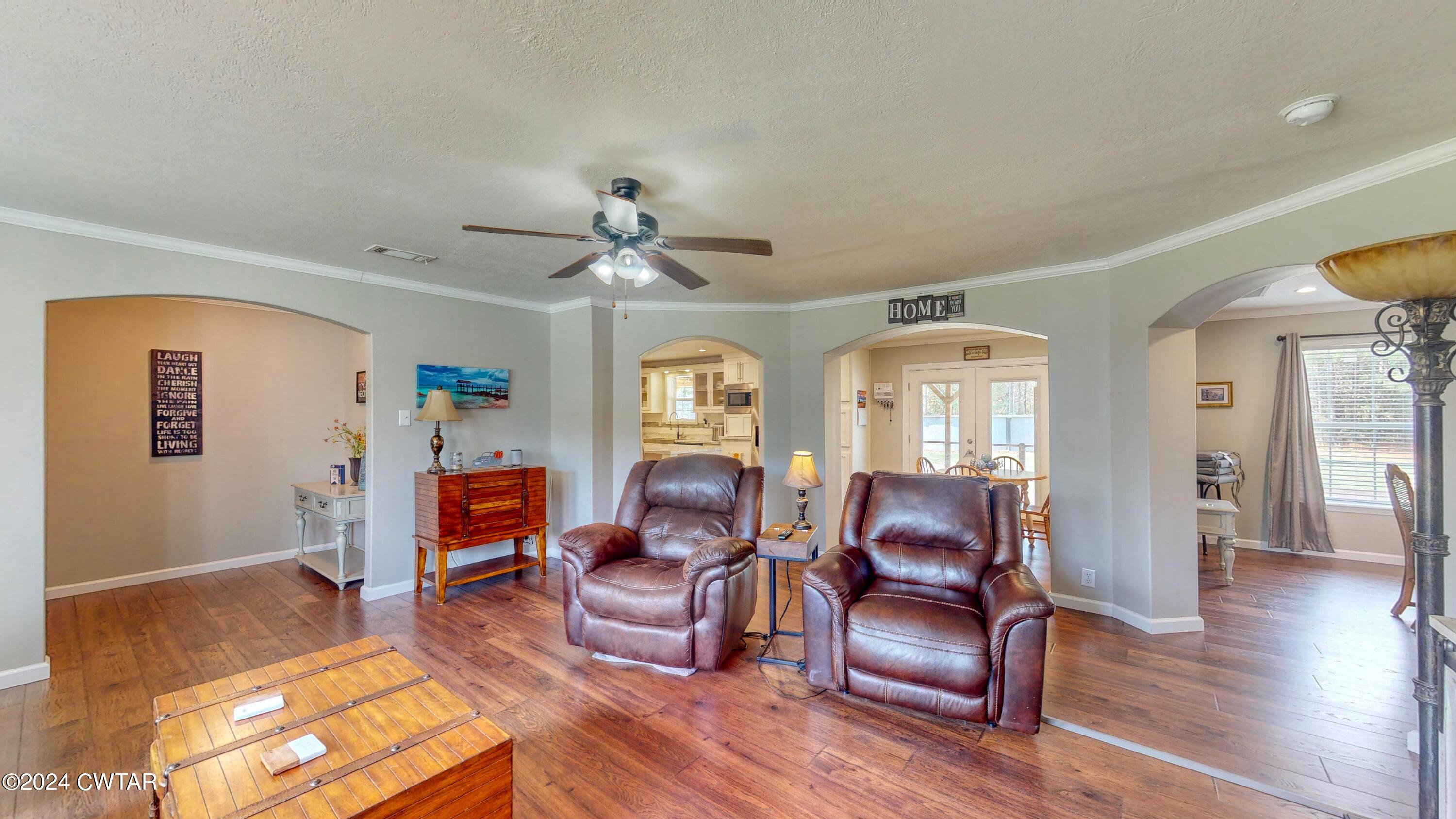 32 Jim Jackson Road Humboldt, TN 38343 - Photo 10 of 35 a living room with furniture