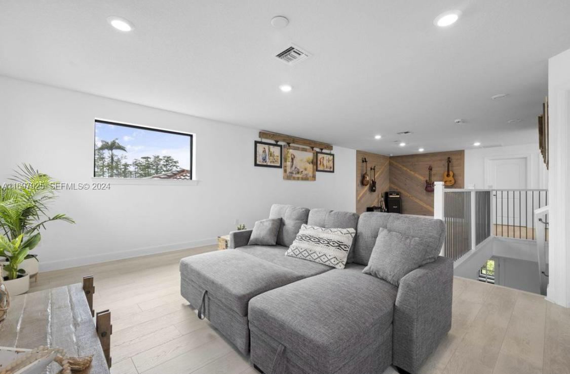 141 Cinder Dunes Point Jupiter, FL 33478 - Photo 23 of 35 a living room with furniture and a potted plant