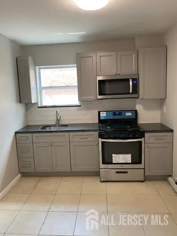 $2,800 | 310 Somerset Street, New Brunswick, NJ 08901