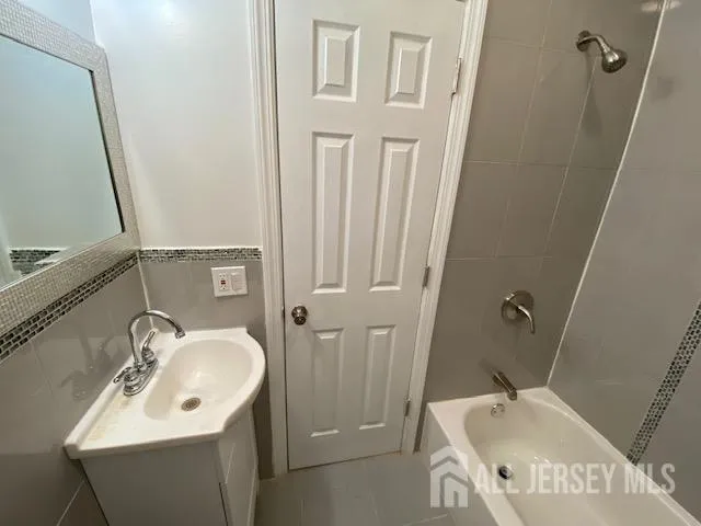 $2,800 | 310 Somerset Street, New Brunswick, NJ 08901