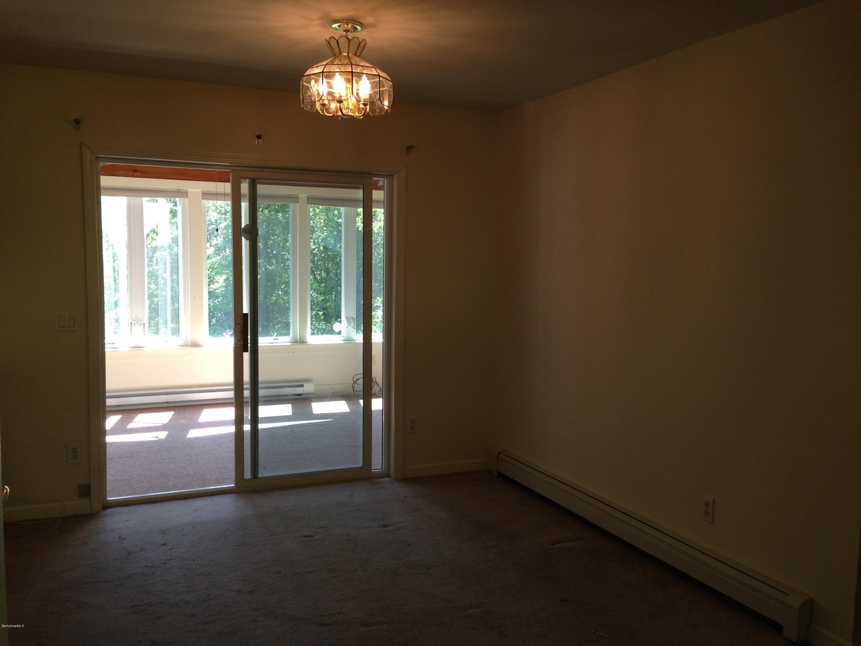 999 Holmes Road Pittsfield, MA 01201 - Photo 10 of 33 dining area
