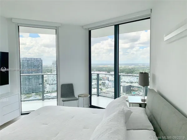 $5,000 | 501 Northeast 31st Street, Unit 3010, Miami, FL 33137