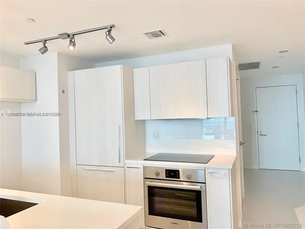$5,000 | 501 Northeast 31st Street, Unit 3010, Miami, FL 33137