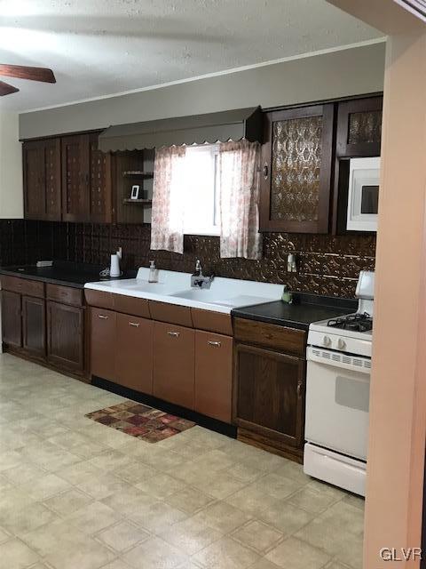 1638 Lindberg Road Bethlehem, PA 18020 - Photo 4 of 15 Gallery Image 4