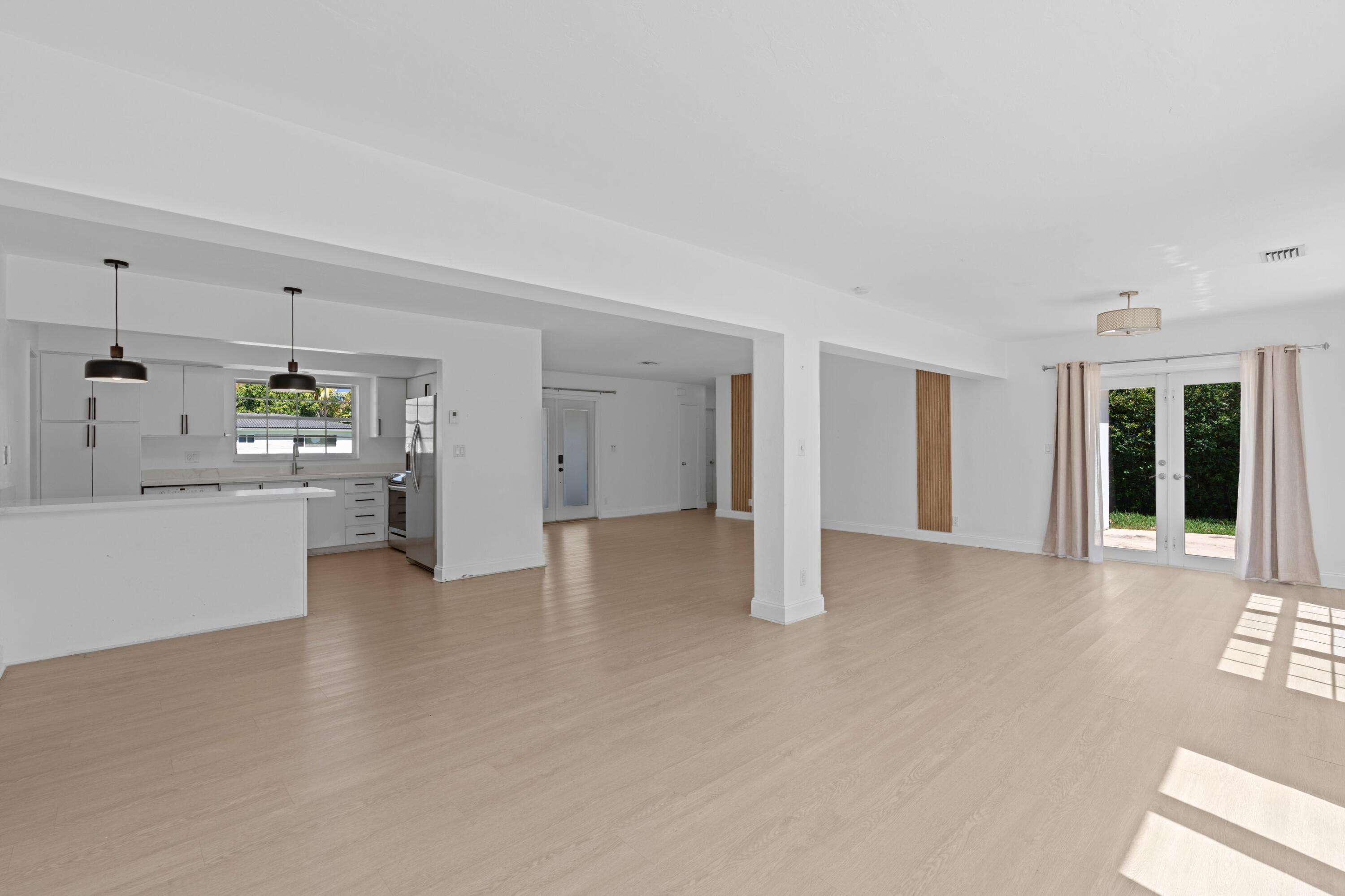 498 Northeast 30th Street Boca Raton, FL 33431 - Photo 6 of 41 Dining Room