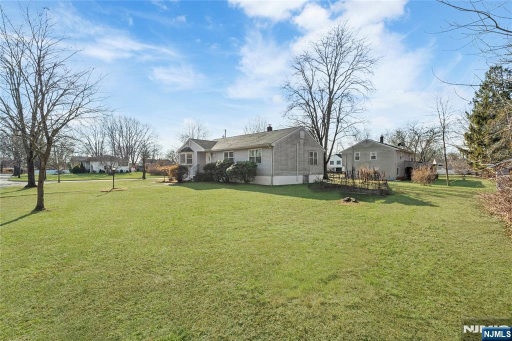 60 White Oak Road Parsippany, NJ 07054 - Photo 19 of 24 a view of a field with trees