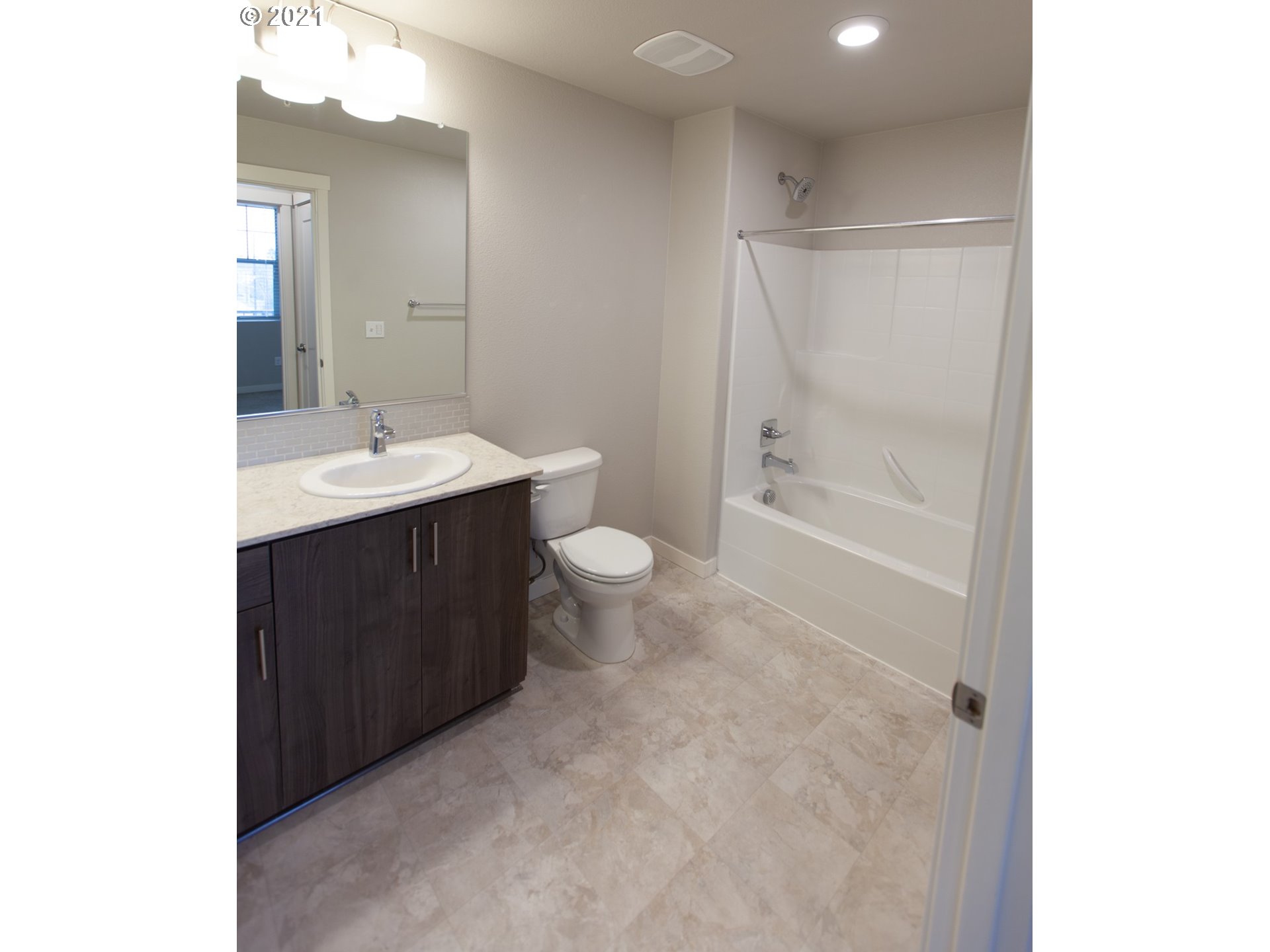 17124 Southwest Appledale Road, Unit 304 Beaverton, OR 97007 - Photo 14 of 27 Gallery Image 14