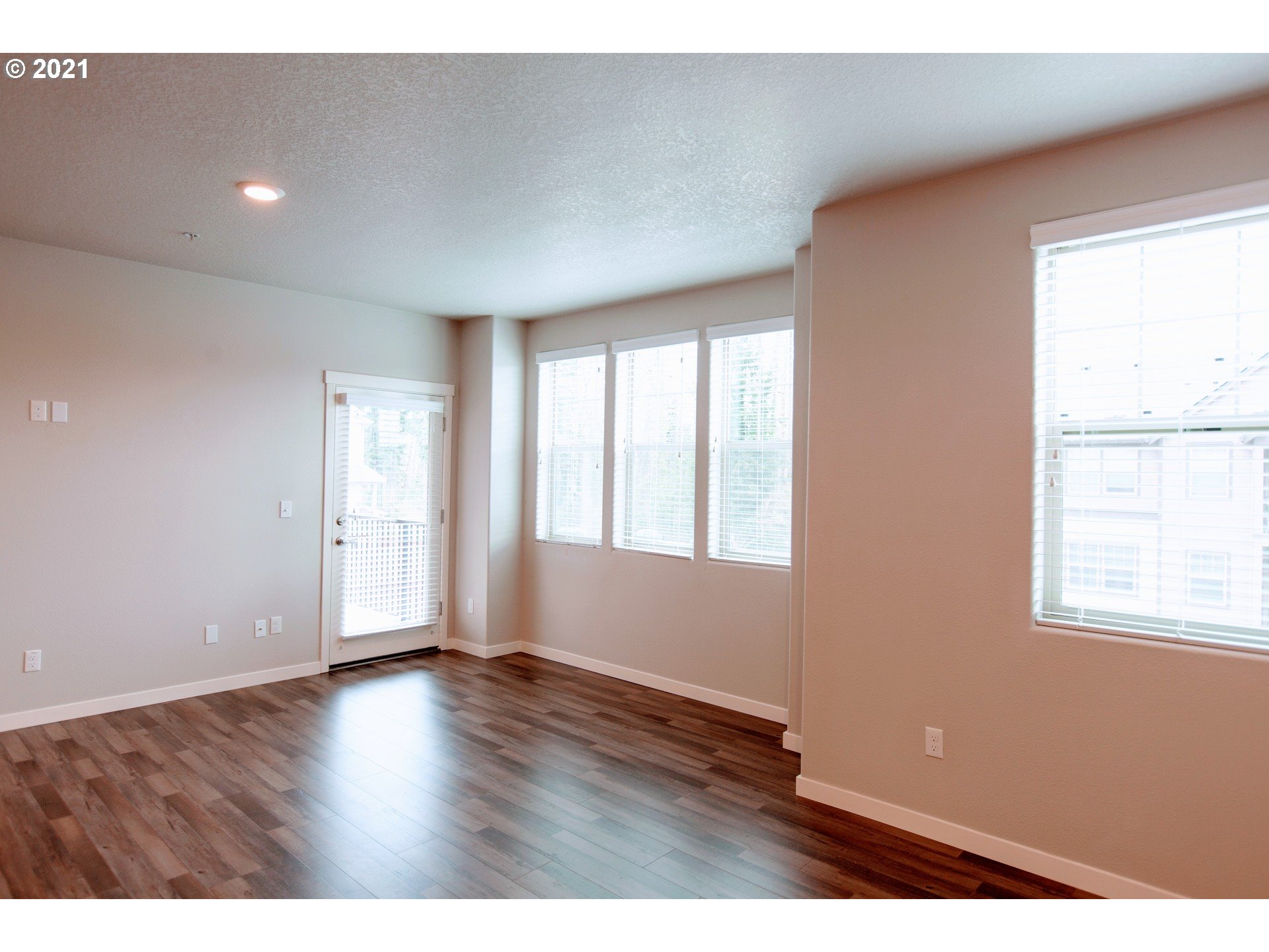 17124 Southwest Appledale Road, Unit 304 Beaverton, OR 97007 - Photo 5 of 27 Gallery Image 5
