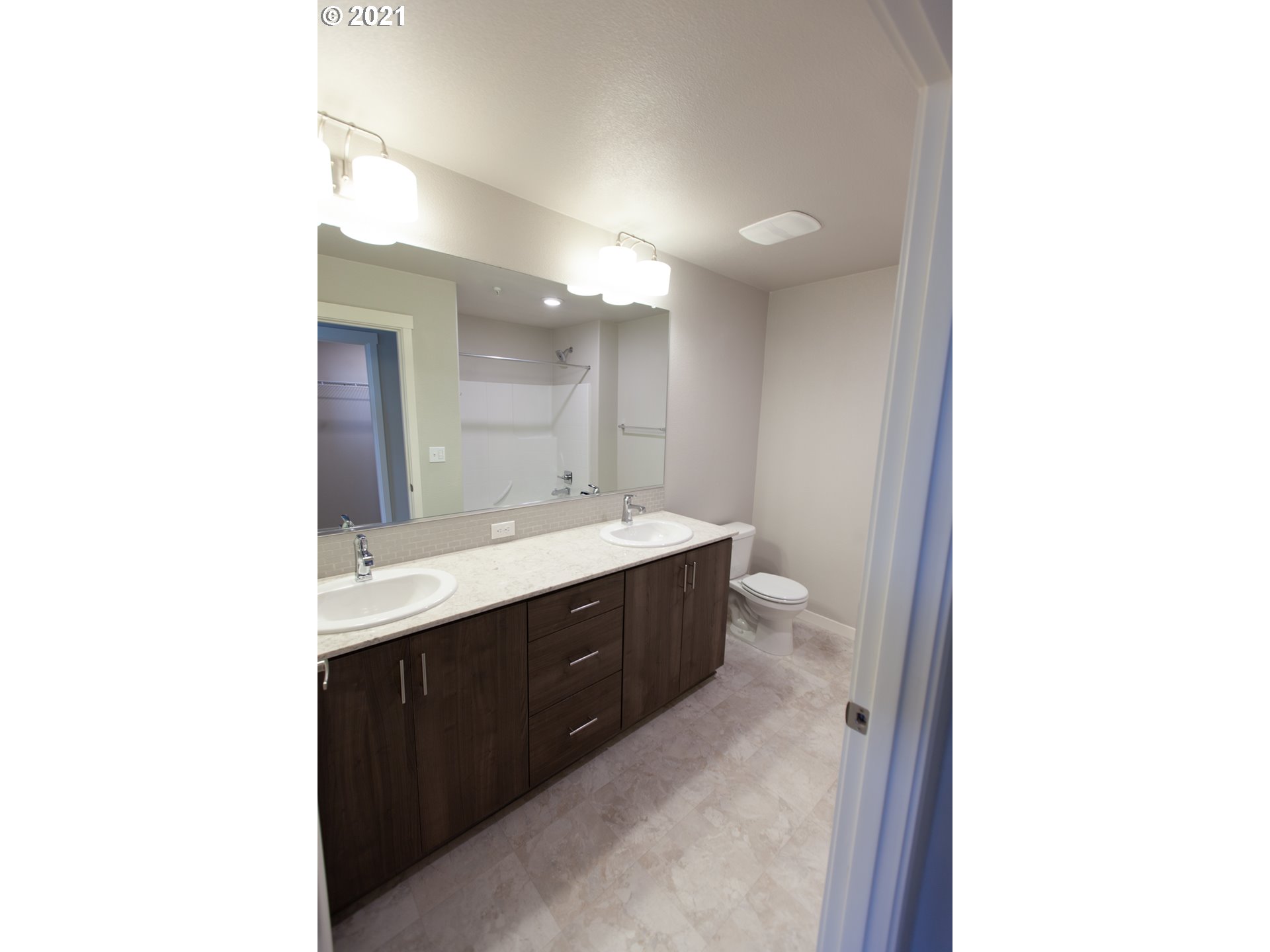 17124 Southwest Appledale Road, Unit 304 Beaverton, OR 97007 - Photo 9 of 27 Gallery Image 9