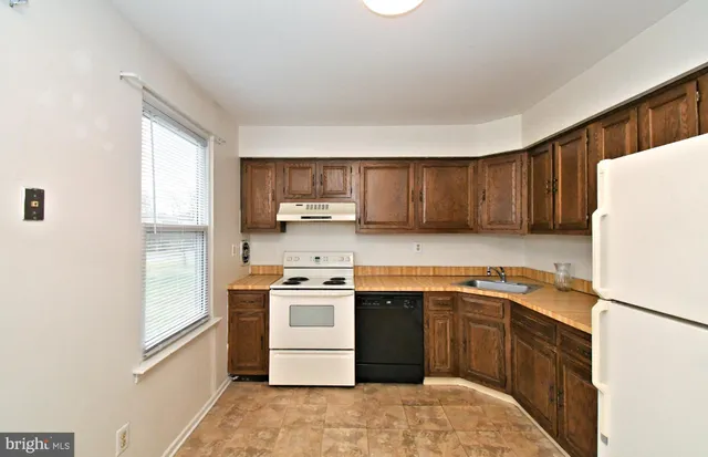 $2,300 | 592 B Wrensong Road, Unit B, Yardley, PA 19067