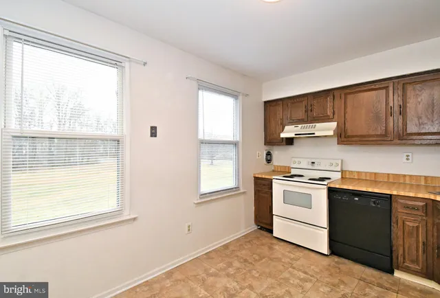 $2,300 | 592 B Wrensong Road, Unit B, Yardley, PA 19067