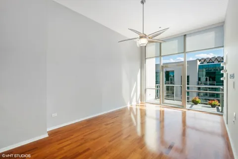 $387,500 | 123 South Green Street, Unit 1207B, Chicago, IL 60607