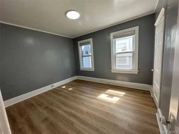 a view of empty room with window