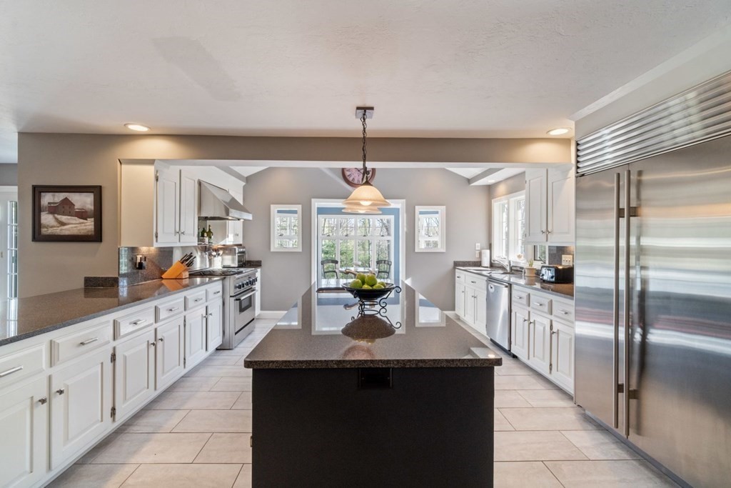 10 Hidden Brick Road Hopkinton, MA 01748 - Photo 4 of 42 Gallery Image 4