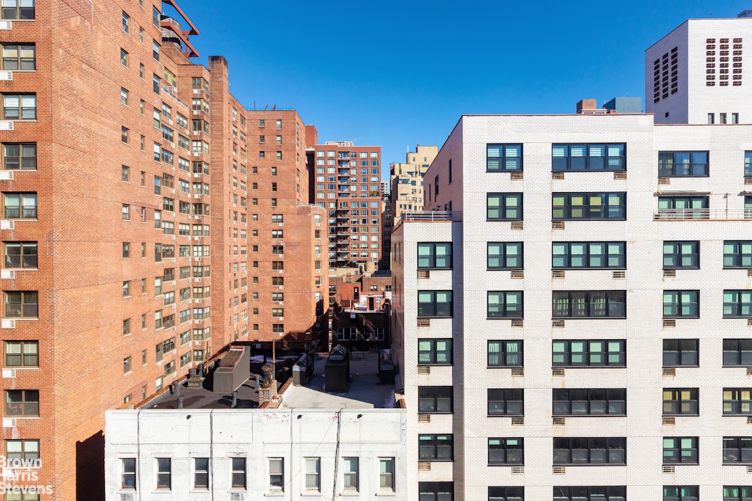 310 East 70th Street, Unit 10G Manhattan, NY 10021 - Photo 3 of 11