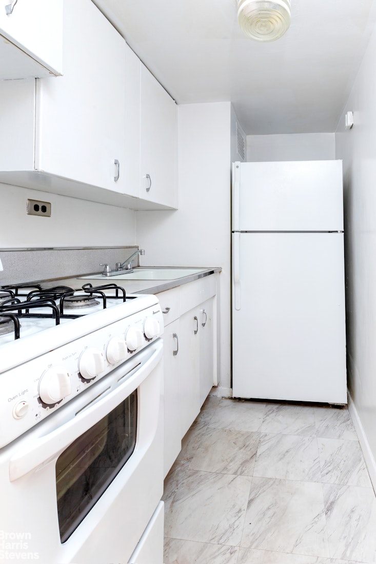310 East 70th Street, Unit 10G Manhattan, NY 10021 - Photo 5 of 11