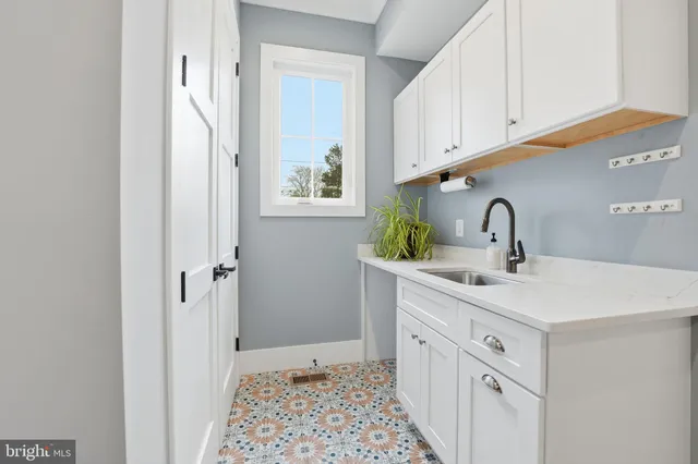 $2,200,000 | 311 Albrecht Circle Southwest, Vienna, VA 22180