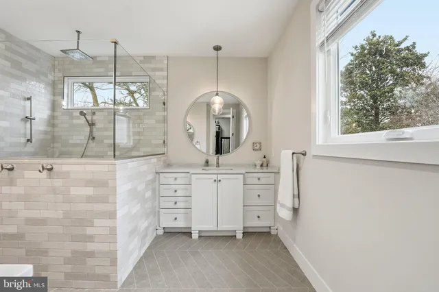 $2,200,000 | 311 Albrecht Circle Southwest, Vienna, VA 22180