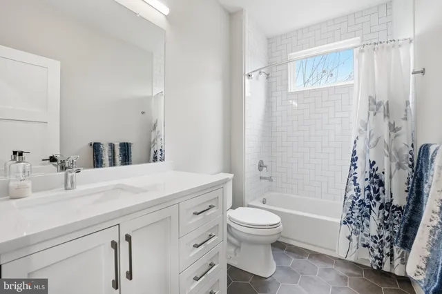 $2,200,000 | 311 Albrecht Circle Southwest, Vienna, VA 22180