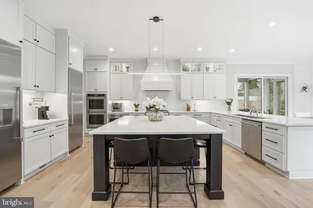 $2,200,000 | 311 Albrecht Circle Southwest, Vienna, VA 22180