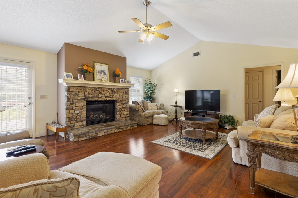 112 Falcons View Court Walhalla, SC 29691 - Photo 4 of 39 Gallery Image 4