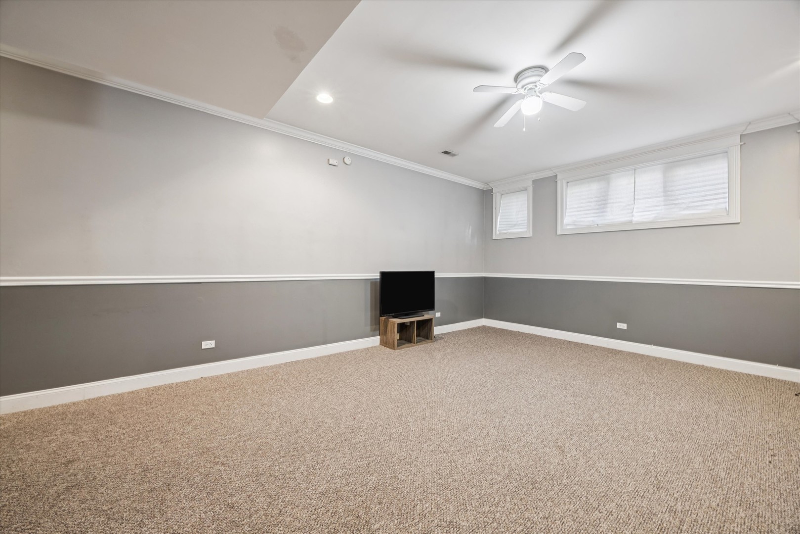 641 East 50th Street, Unit 1 Chicago, IL 60615 - Photo 12 of 15 a view of an empty room with a window