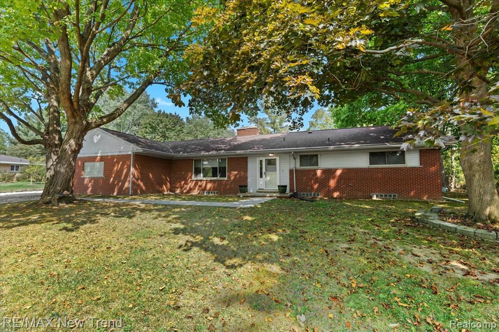 33266 Raphael Road Farmington Hills, MI 48336 - Photo 3 of 36