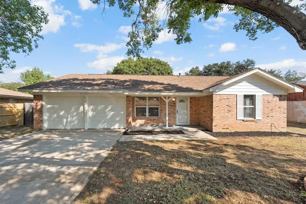 $305,000 | 317 East Glendale Street, Crowley, TX 76036