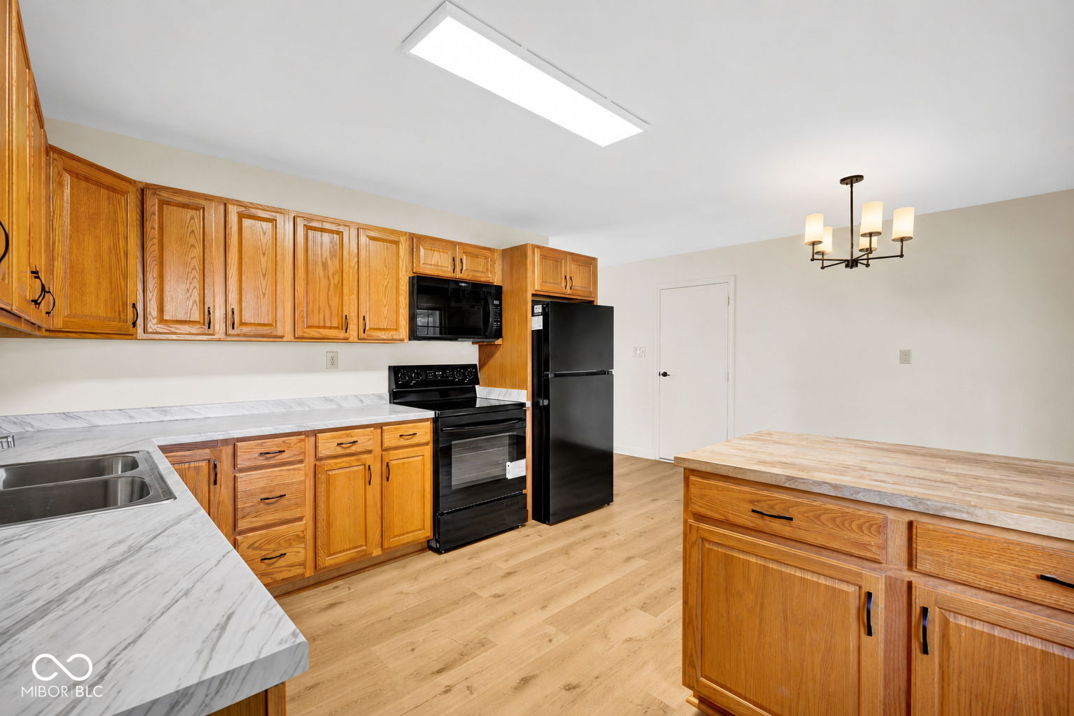 3050 Lucas Way Columbus, IN 47203 - Photo 8 of 24