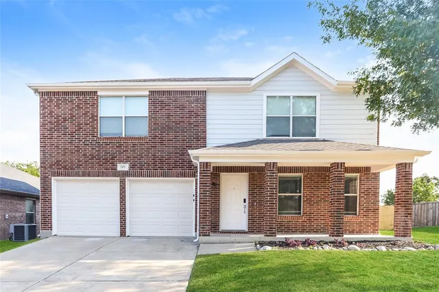 $2,545 | 707 River Run Drive, Glenn Heights, TX 75154