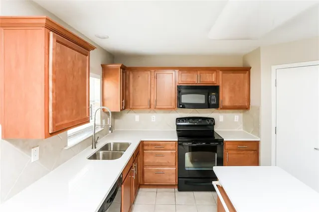 $2,545 | 707 River Run Drive, Glenn Heights, TX 75154