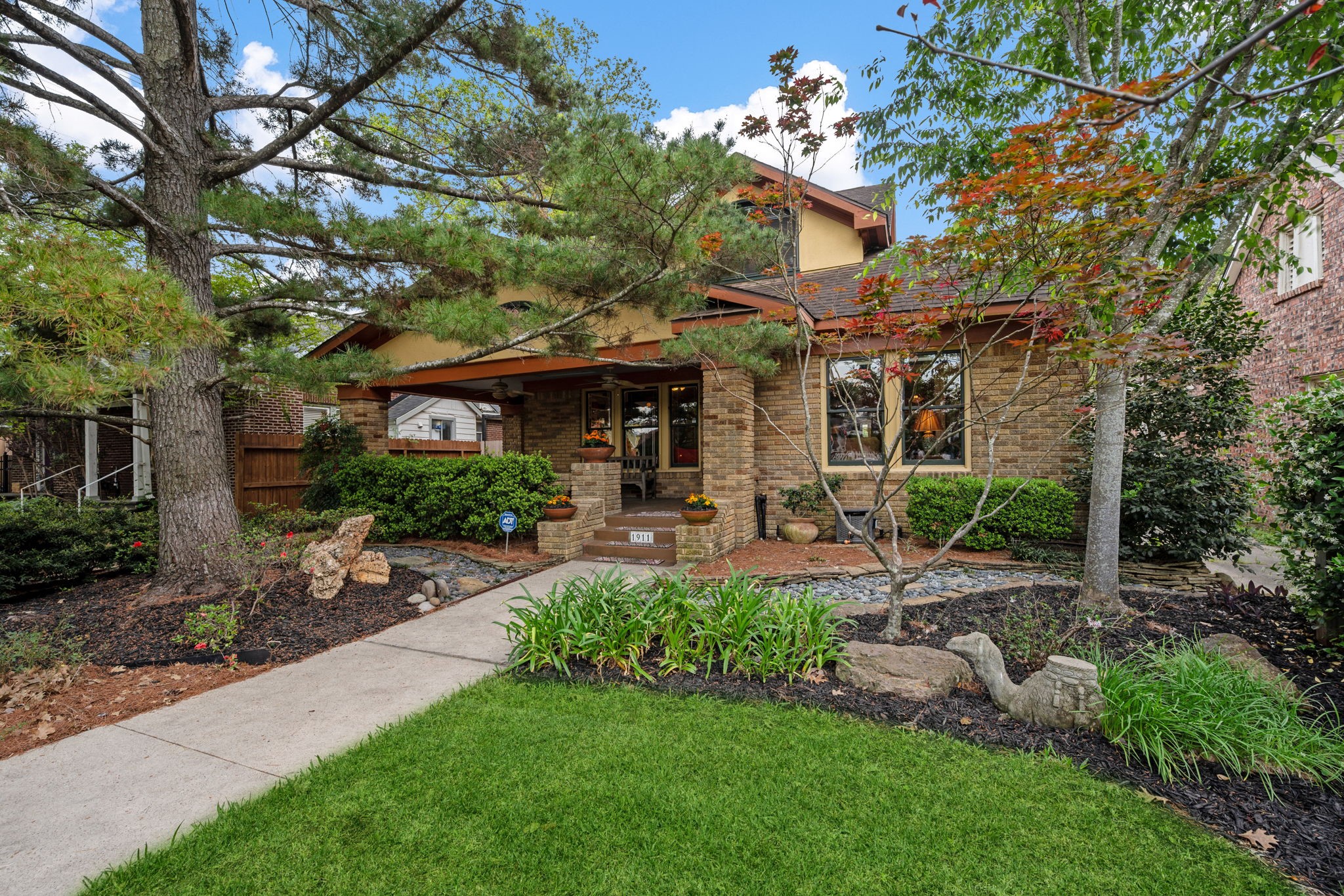Welcome to 1911 Harold St, located in the sought-after Winlow Place neighborhood, where this classic Craftsman home sits beneath a canopy of mature trees and the best of Montrose is just moments away.